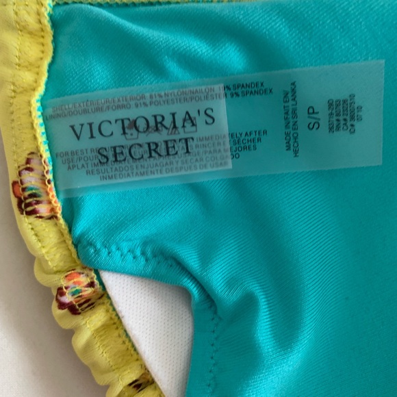 REDUCED! Victoria’s Secret bathing suit top!! NWOT - Picture 2 of 3